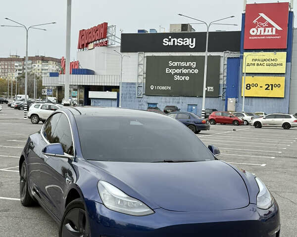 Тесла Модель 3 2020 в Днепре (Днепропетровске) на Automoto.ua Синий Тесла Модель 3, объемом двигателя 0 л и пробегом 140 тыс. км за 14900 $, фото 1 на Automoto.ua
