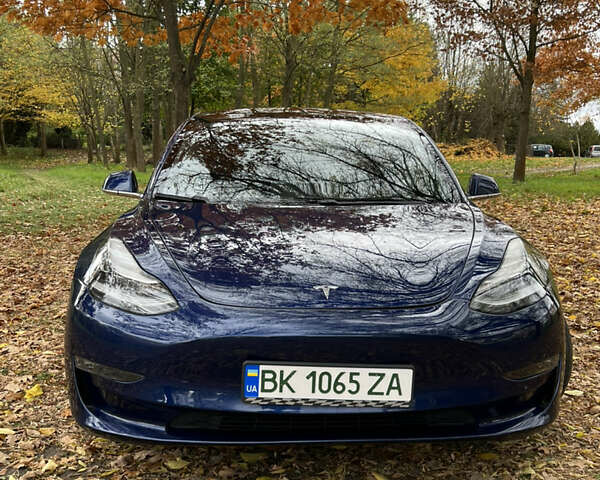 Синий Тесла Модель 3, объемом двигателя 0 л и пробегом 63 тыс. км за 21500 $, фото 2 на Automoto.ua