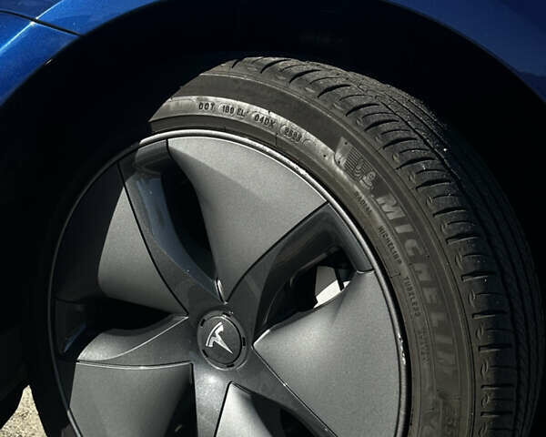 Синий Тесла Модель 3, объемом двигателя 0 л и пробегом 70 тыс. км за 22000 $, фото 5 на Automoto.ua