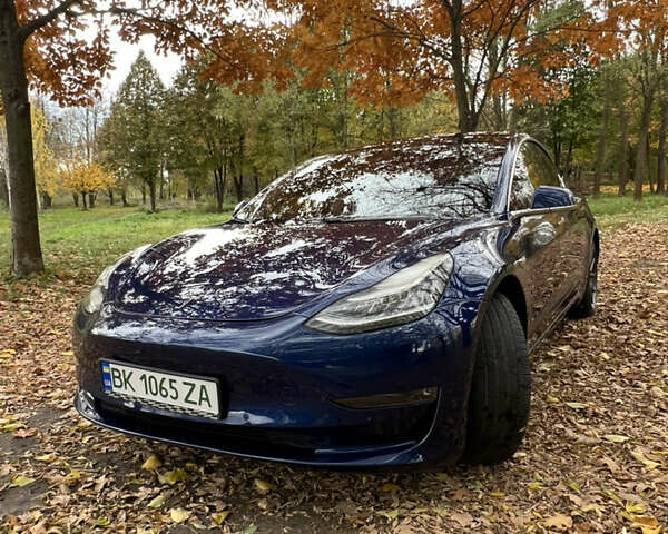 Синий Тесла Модель 3, объемом двигателя 0 л и пробегом 63 тыс. км за 21500 $, фото 1 на Automoto.ua