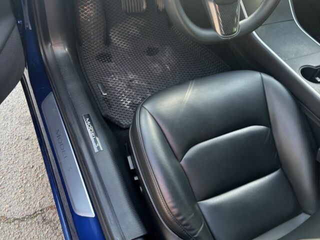 Тесла Модель 3 2020 у Кам'янське (Дніпродзержинськ) на Automoto.ua Синій Тесла Модель 3, об'ємом двигуна 0 л та пробігом 82 тис. км за 20000 $, фото 15 на Automoto.ua