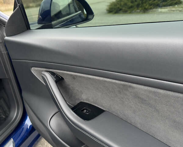 Синий Тесла Модель 3, объемом двигателя 0 л и пробегом 64 тыс. км за 19900 $, фото 26 на Automoto.ua