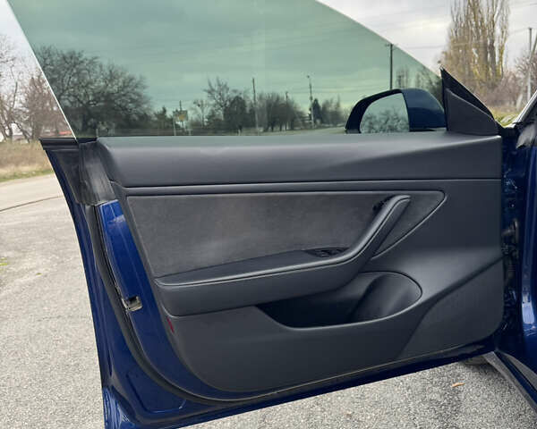 Синий Тесла Модель 3, объемом двигателя 0 л и пробегом 64 тыс. км за 19900 $, фото 12 на Automoto.ua