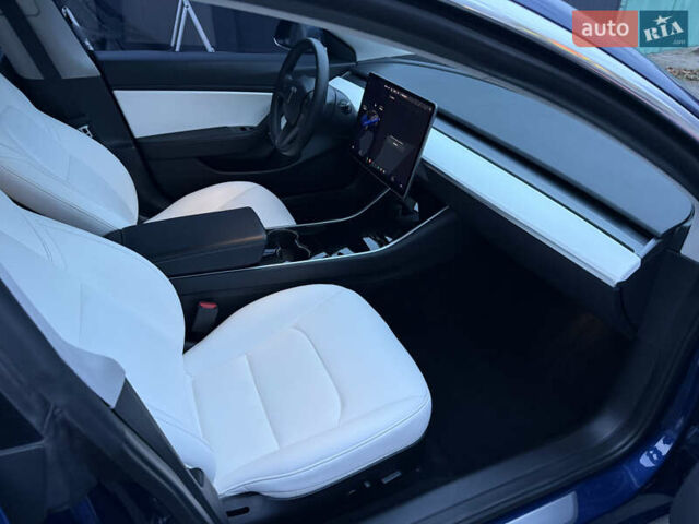 Синий Тесла Модель 3, объемом двигателя 0 л и пробегом 57 тыс. км за 17400 $, фото 2 на Automoto.ua