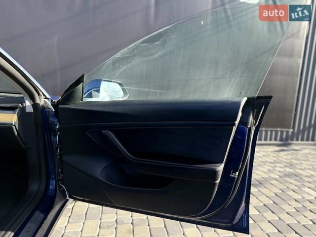 Синий Тесла Модель 3, объемом двигателя 0 л и пробегом 55 тыс. км за 13900 $, фото 21 на Automoto.ua