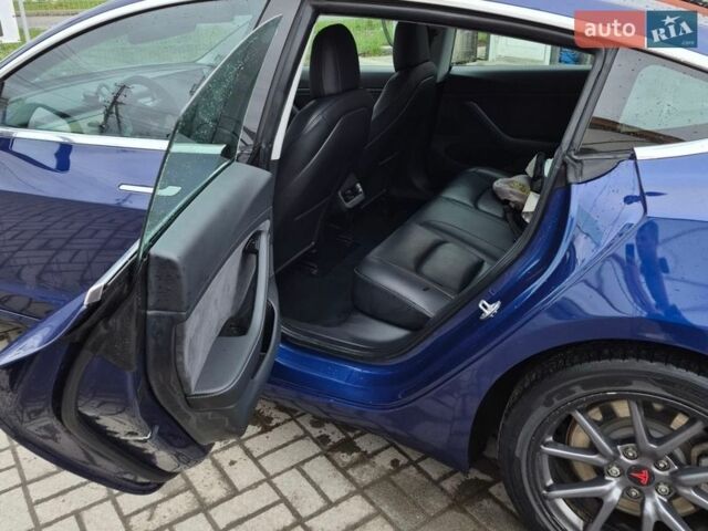 Синий Тесла Модель 3, объемом двигателя 0 л и пробегом 105 тыс. км за 17500 $, фото 11 на Automoto.ua