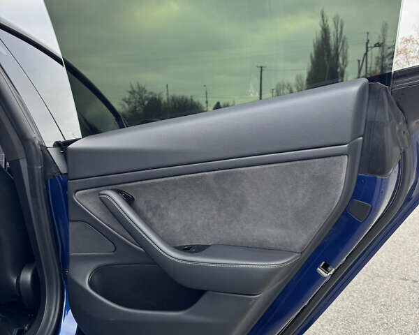 Синий Тесла Модель 3, объемом двигателя 0 л и пробегом 64 тыс. км за 19900 $, фото 22 на Automoto.ua