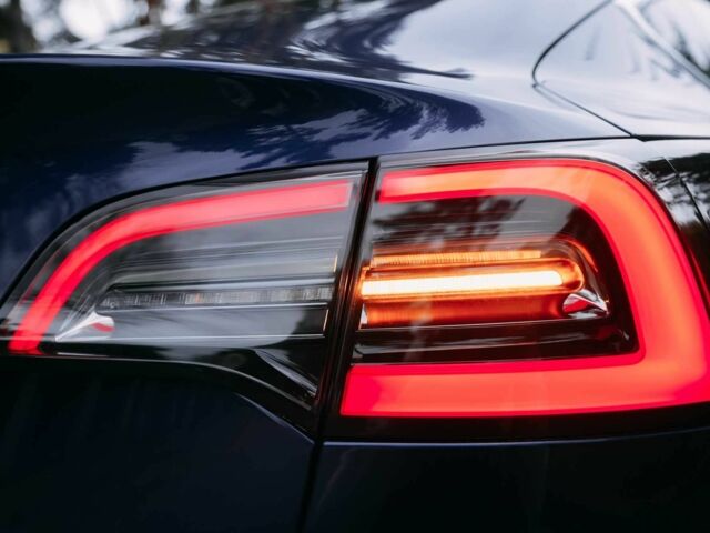 Синій Тесла Модель 3, об'ємом двигуна 0 л та пробігом 136 тис. км за 18000 $, фото 9 на Automoto.ua