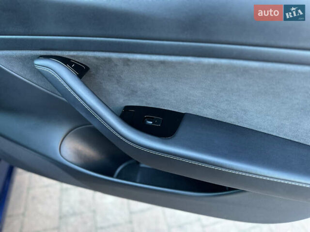 Синий Тесла Модель 3, объемом двигателя 0 л и пробегом 71 тыс. км за 17500 $, фото 76 на Automoto.ua