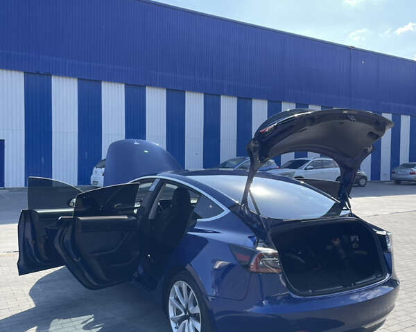 Тесла Модель 3 2020 у Одесі на Automoto.ua Синій Тесла Модель 3, об'ємом двигуна 0 л та пробігом 109 тис. км за 16000 $, фото 7 на Automoto.ua