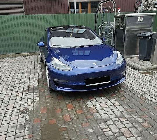 Синий Тесла Модель 3, объемом двигателя 0 л и пробегом 110 тыс. км за 17500 $, фото 2 на Automoto.ua