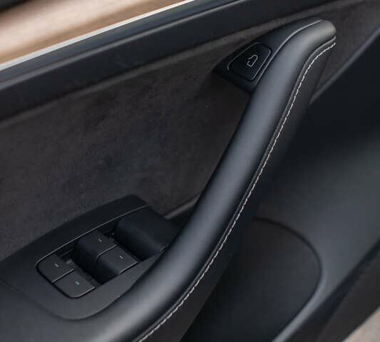 Синий Тесла Модель 3, объемом двигателя 0 л и пробегом 39 тыс. км за 20500 $, фото 11 на Automoto.ua