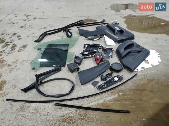 Синий Тесла Модель 3, объемом двигателя 0 л и пробегом 60 тыс. км за 15000 $, фото 6 на Automoto.ua