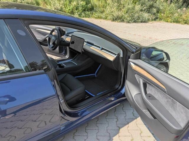 Синій Тесла Модель 3, об'ємом двигуна 0 л та пробігом 53 тис. км за 11386 $, фото 9 на Automoto.ua