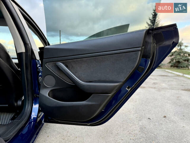 Синій Тесла Модель 3, об'ємом двигуна 0 л та пробігом 76 тис. км за 17999 $, фото 21 на Automoto.ua
