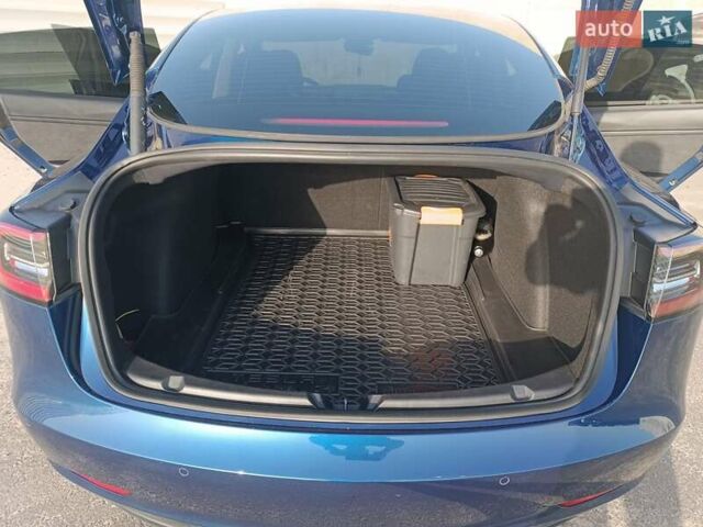 Синий Тесла Модель 3, объемом двигателя 0 л и пробегом 39 тыс. км за 21700 $, фото 8 на Automoto.ua