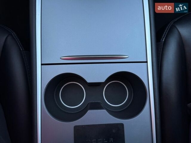 Синій Тесла Модель 3, об'ємом двигуна 0 л та пробігом 123 тис. км за 18800 $, фото 11 на Automoto.ua