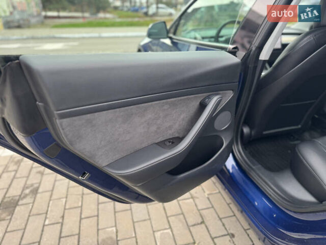 Синій Тесла Модель 3, об'ємом двигуна 0 л та пробігом 142 тис. км за 19999 $, фото 13 на Automoto.ua