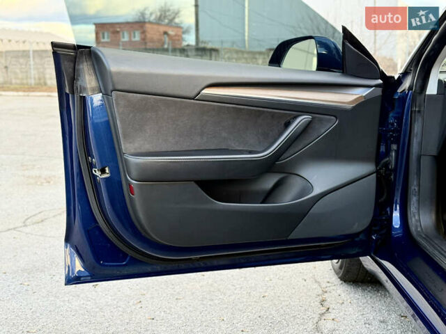 Синий Тесла Модель 3, объемом двигателя 0 л и пробегом 76 тыс. км за 19500 $, фото 15 на Automoto.ua