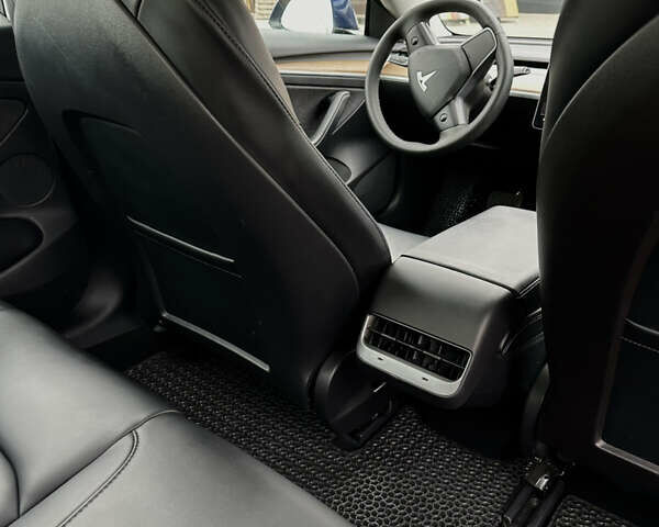 Синий Тесла Модель 3, объемом двигателя 0 л и пробегом 33 тыс. км за 22500 $, фото 4 на Automoto.ua