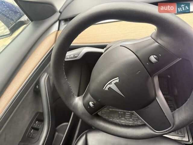 Тесла Модель 3 2022 у Умани на Automoto.ua Синій Тесла Модель 3, об'ємом двигуна 0 л та пробігом 53 тис. км за 19700 $, фото 24 на Automoto.ua
