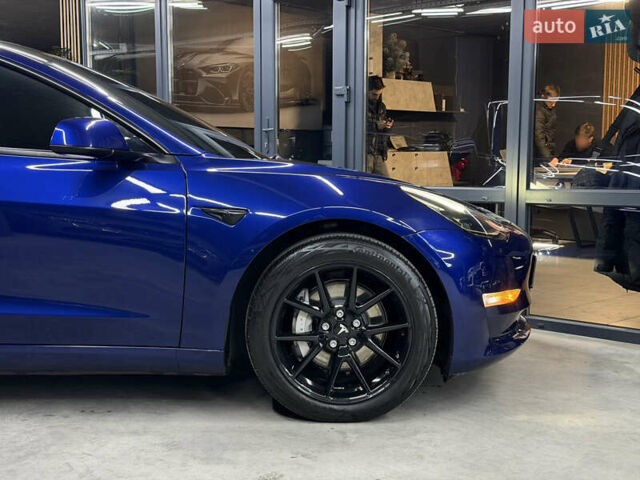 Синий Тесла Модель 3, объемом двигателя 0 л и пробегом 59 тыс. км за 20900 $, фото 4 на Automoto.ua