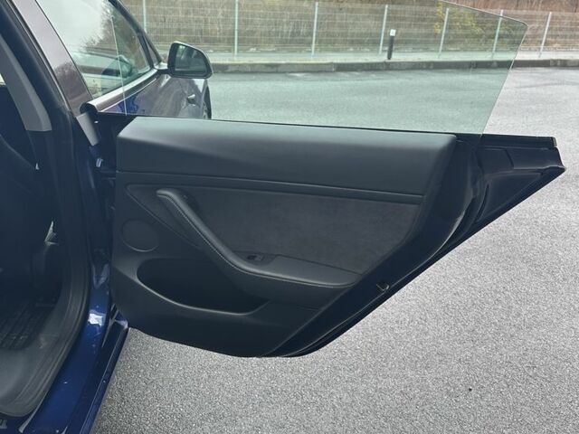 Синий Тесла Модель 3, объемом двигателя 0 л и пробегом 56 тыс. км за 22000 $, фото 12 на Automoto.ua