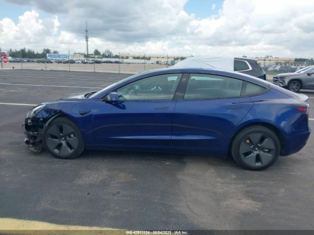 Синий Тесла Модель 3, объемом двигателя 0 л и пробегом 160 тыс. км за 12900 $, фото 5 на Automoto.ua