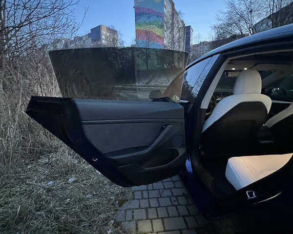 Синий Тесла Модель 3, объемом двигателя 0 л и пробегом 28 тыс. км за 22999 $, фото 25 на Automoto.ua