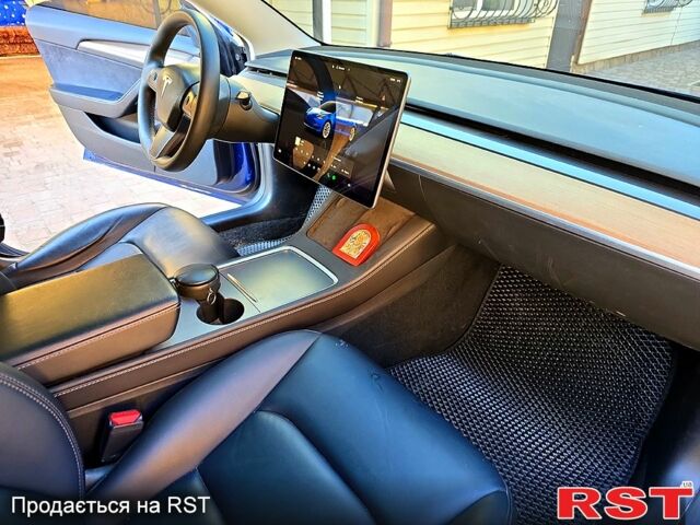 Синий Тесла Модель 3, объемом двигателя 0.18 л и пробегом 125 тыс. км за 18000 $, фото 4 на Automoto.ua