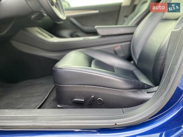 Синий Тесла Модель 3, объемом двигателя 0 л и пробегом 26 тыс. км за 24500 $, фото 10 на Automoto.ua