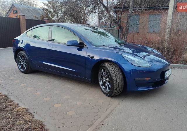 Синий Тесла Модель 3, объемом двигателя 0 л и пробегом 60 тыс. км за 19999 $, фото 4 на Automoto.ua