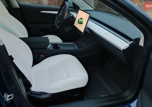 Синий Тесла Модель 3, объемом двигателя 0 л и пробегом 60 тыс. км за 19999 $, фото 24 на Automoto.ua