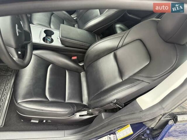Тесла Модель 3 2022 у Умани на Automoto.ua Синій Тесла Модель 3, об'ємом двигуна 0 л та пробігом 53 тис. км за 19700 $, фото 27 на Automoto.ua