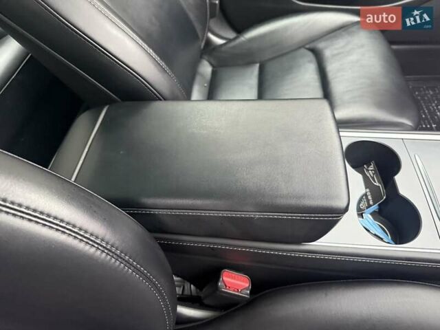 Тесла Модель 3 2022 у Умани на Automoto.ua Синій Тесла Модель 3, об'ємом двигуна 0 л та пробігом 53 тис. км за 19700 $, фото 25 на Automoto.ua