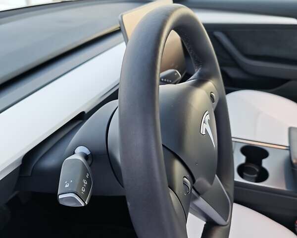 Синий Тесла Модель 3, объемом двигателя 0 л и пробегом 57 тыс. км за 19999 $, фото 26 на Automoto.ua