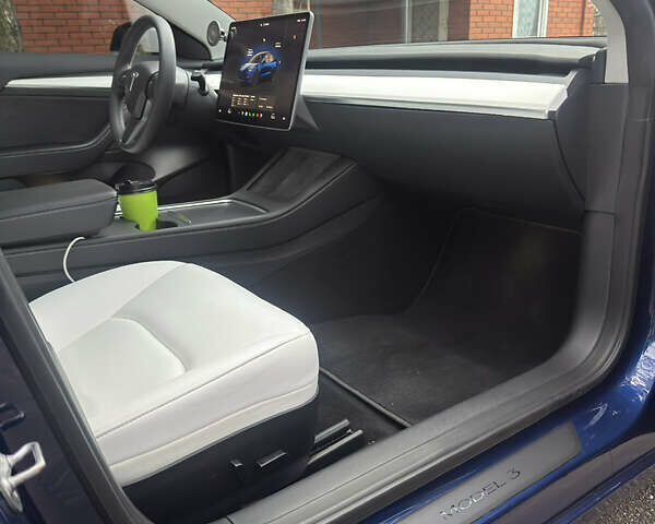 Синий Тесла Модель 3, объемом двигателя 0 л и пробегом 43 тыс. км за 25999 $, фото 9 на Automoto.ua