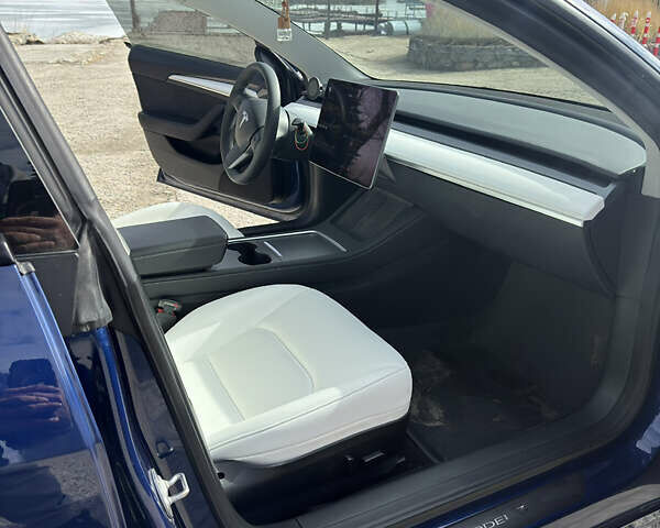 Синій Тесла Модель 3, об'ємом двигуна 0 л та пробігом 44 тис. км за 24999 $, фото 9 на Automoto.ua