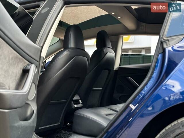 Синий Тесла Модель 3, объемом двигателя 0 л и пробегом 63 тыс. км за 25999 $, фото 15 на Automoto.ua