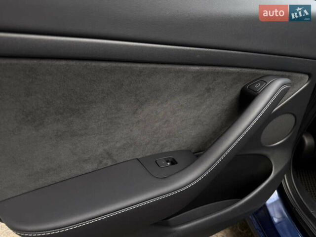 Синий Тесла Модель 3, объемом двигателя 0 л и пробегом 38 тыс. км за 20400 $, фото 15 на Automoto.ua