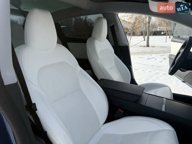 Синий Тесла Модель 3, объемом двигателя 0 л и пробегом 50 тыс. км за 34990 $, фото 22 на Automoto.ua