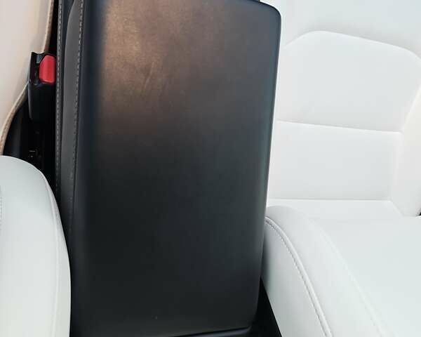 Синий Тесла Модель 3, объемом двигателя 0 л и пробегом 57 тыс. км за 19999 $, фото 24 на Automoto.ua