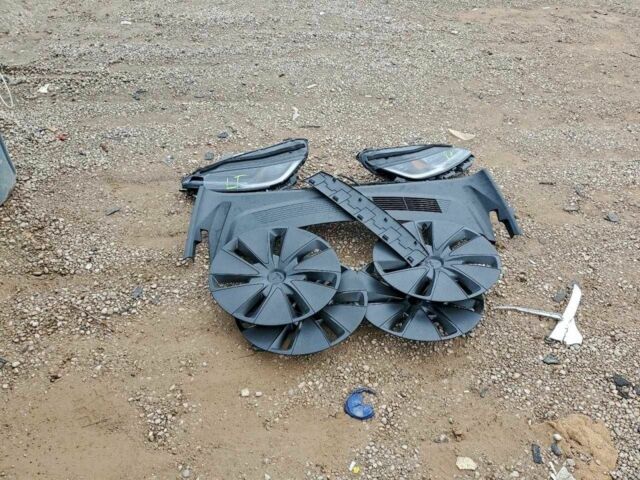 Синий Тесла Модель 3, объемом двигателя 0 л и пробегом 51 тыс. км за 9900 $, фото 11 на Automoto.ua