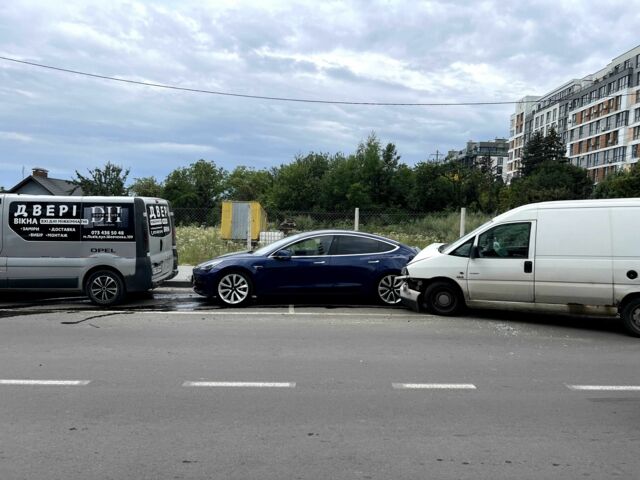 Синій Тесла Модель 3, об'ємом двигуна 0 л та пробігом 113 тис. км за 10052 $, фото 1 на Automoto.ua