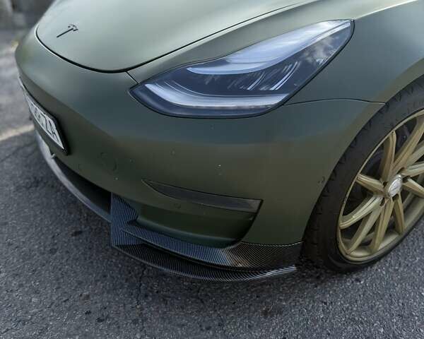 Зеленый Тесла Модель 3, объемом двигателя 0 л и пробегом 140 тыс. км за 13600 $, фото 31 на Automoto.ua