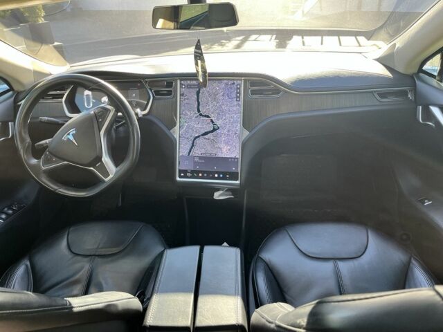 Белый Тесла Модель С, объемом двигателя 0 л и пробегом 176 тыс. км за 12500 $, фото 3 на Automoto.ua