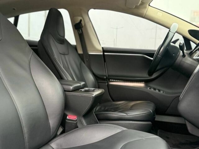 Белый Тесла Модель С, объемом двигателя 0 л и пробегом 189 тыс. км за 15700 $, фото 2 на Automoto.ua