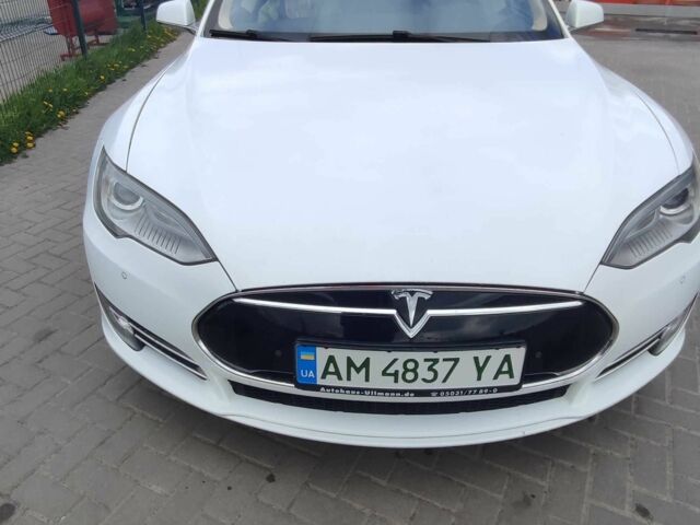 Белый Тесла Модель С, объемом двигателя 0 л и пробегом 206 тыс. км за 11100 $, фото 4 на Automoto.ua