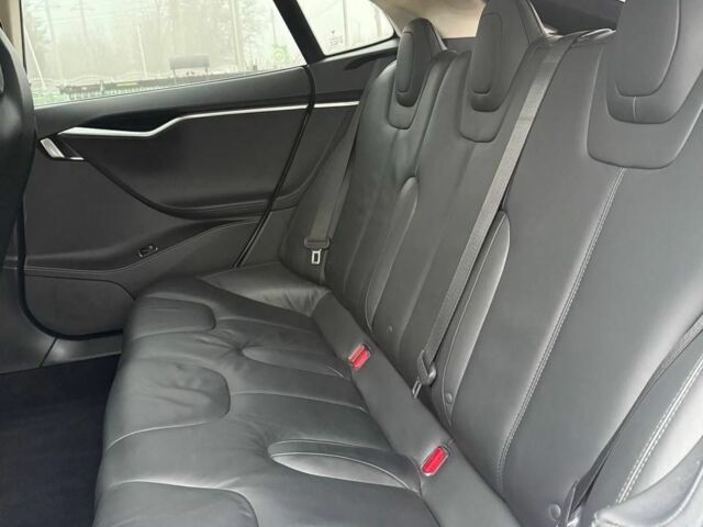 Белый Тесла Модель С, объемом двигателя 0 л и пробегом 189 тыс. км за 15700 $, фото 5 на Automoto.ua