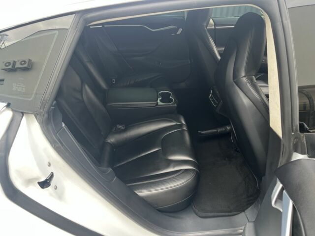 Білий Тесла Модель С, об'ємом двигуна 0 л та пробігом 116 тис. км за 15999 $, фото 9 на Automoto.ua